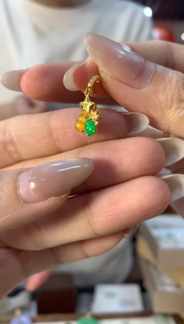 吊坠(不含链)18K金镶嵌翡翠葫芦