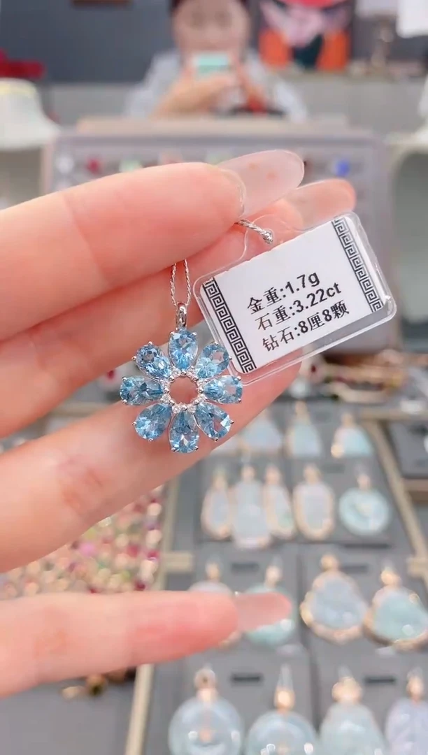 18K金镶嵌颈饰海蓝宝石3.22