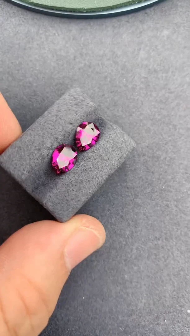 未镶嵌裸石石榴石（紫牙乌）2.9ct 紫牙乌配对