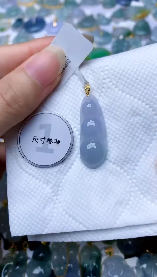 颈饰18K金镶嵌翡翠天然A货翡翠