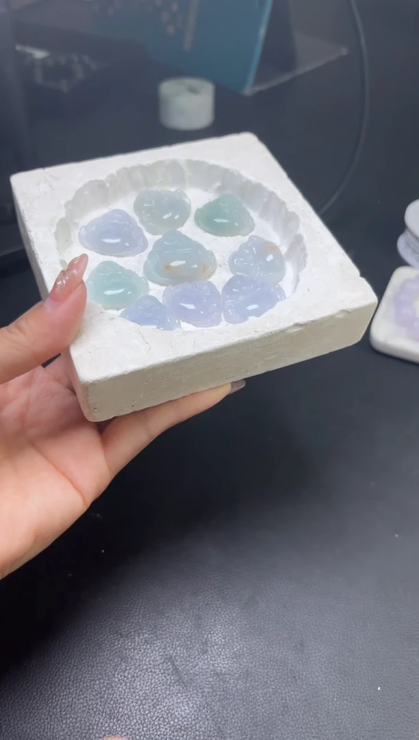 未镶嵌挂件翡翠多样性发一件的佛公-玉见