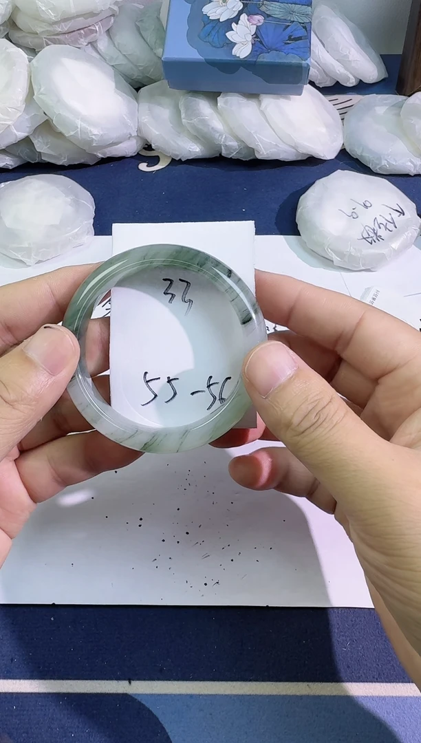 未镶嵌手镯石英质玉32