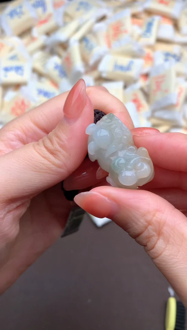 【闪购商品】翡翠挂件未镶嵌一