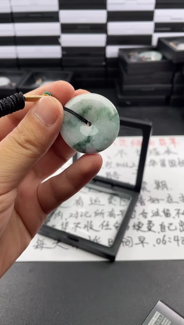 翡翠未镶嵌颈饰..../8/20/ 127