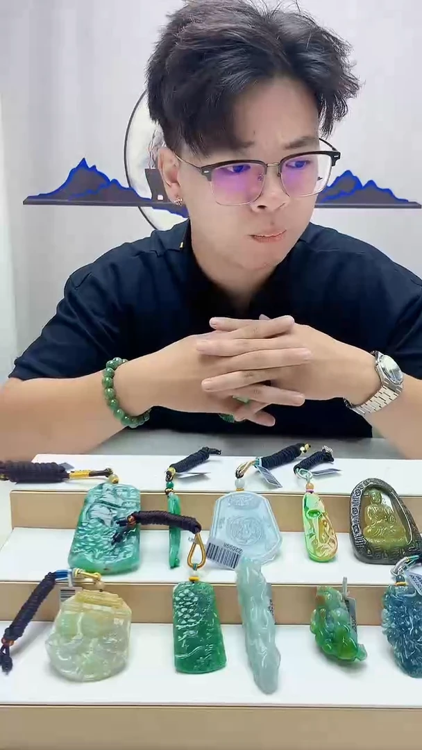 未镶嵌定制翡翠盛***理4688zm-毛货挂件