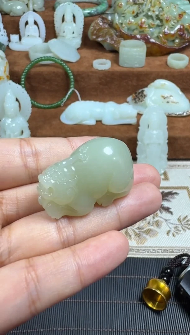 颈饰未镶嵌和田玉1