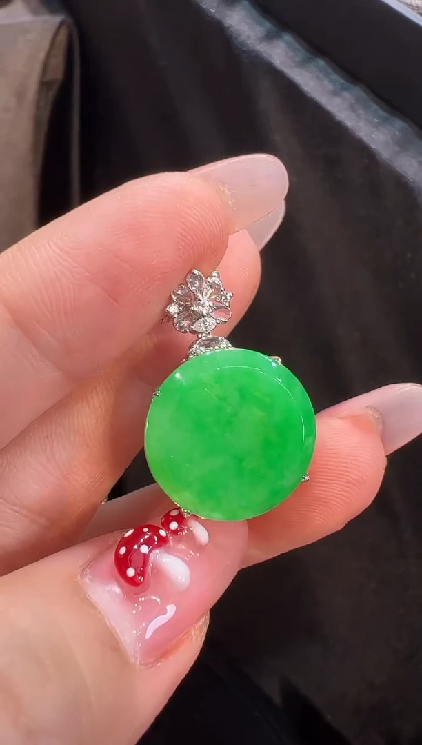 【闪购商品】翡翠颈饰18K金镶嵌吊坠