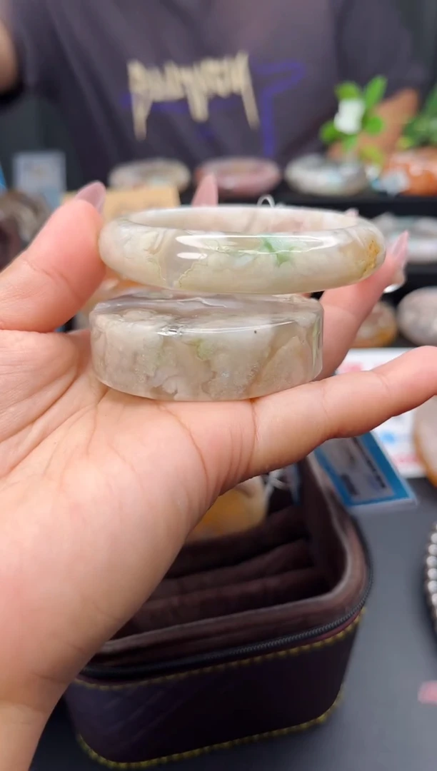 石英质玉手镯未镶嵌赠送镯心（56圈口）