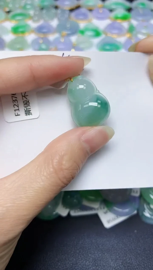 翡翠18K金镶嵌颈饰 天然缅甸翡翠A货