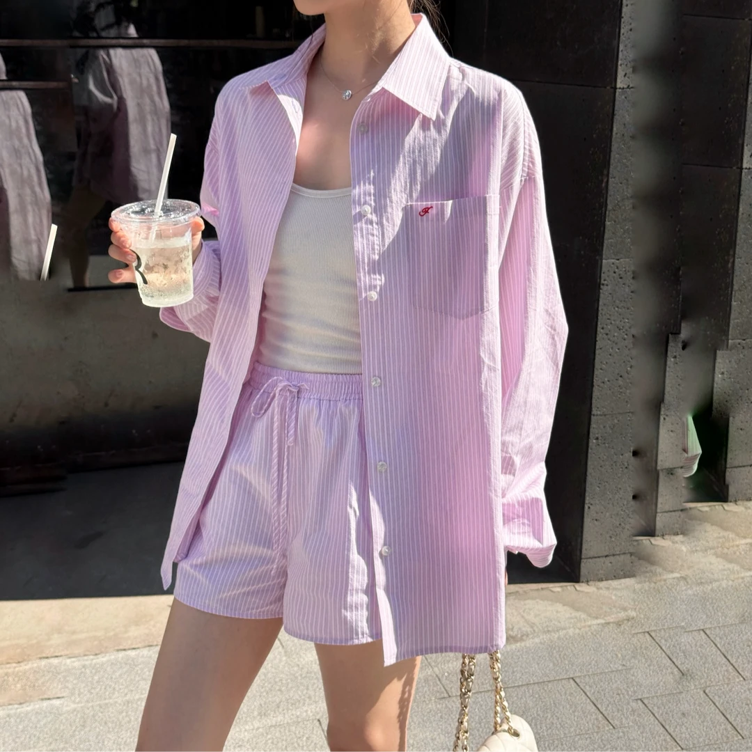 FUNT25SS新品慵懒假日迷你绣标条纹衬衫046