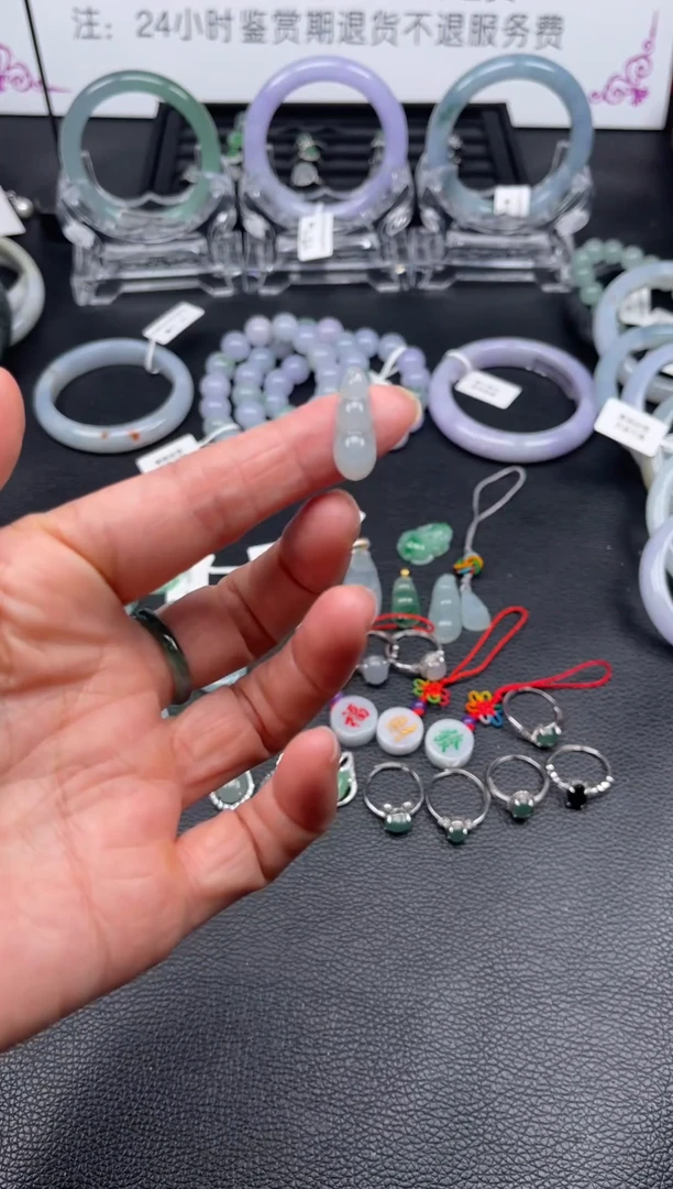 【闪购商品】翡翠裸石胶感小福豆