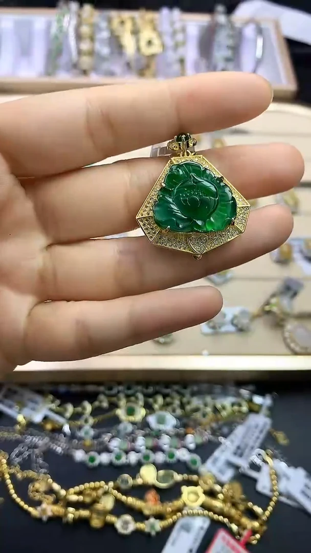 翡翠银S925镶嵌颈饰翡翠 银S925镶嵌 颈饰