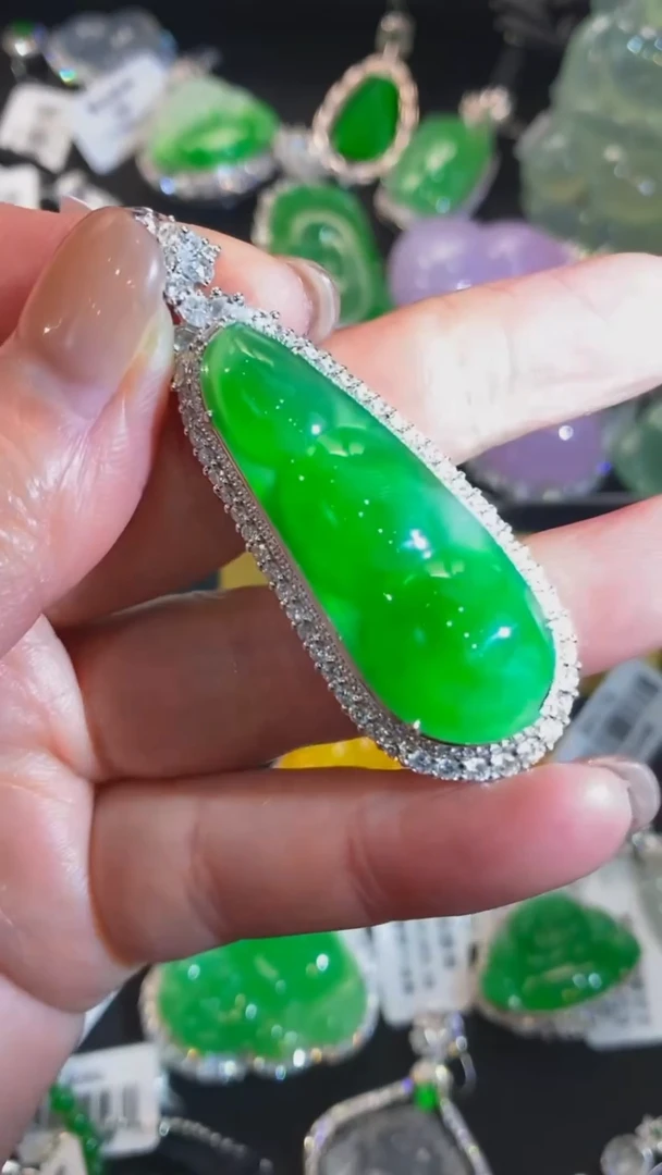 【闪购商品】翡翠颈饰未镶嵌豆子