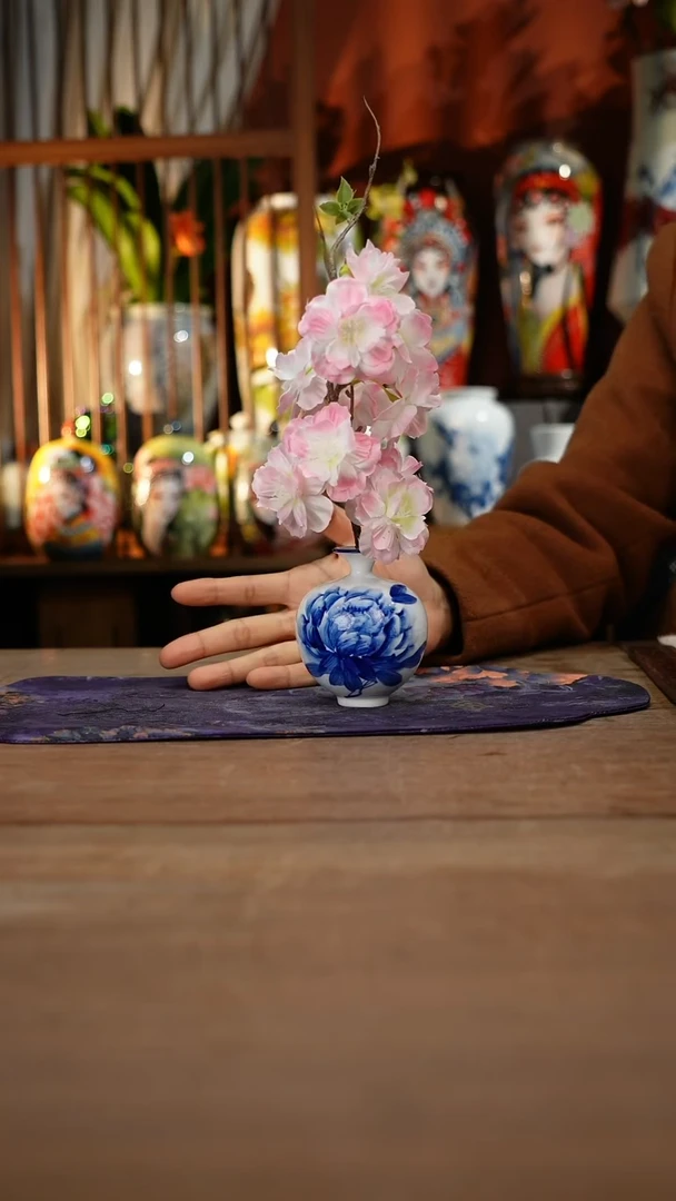 当代景德镇设计师釉下手绘陶瓷花瓶