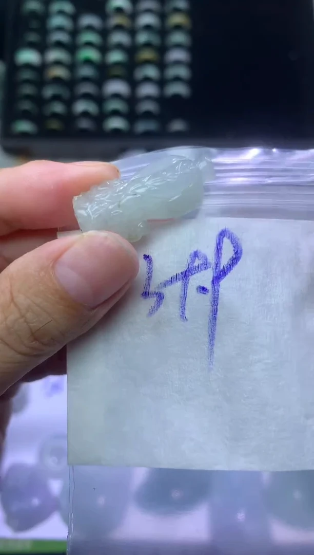 裸石翡翠翡翠白菜  完美主义者慎拍