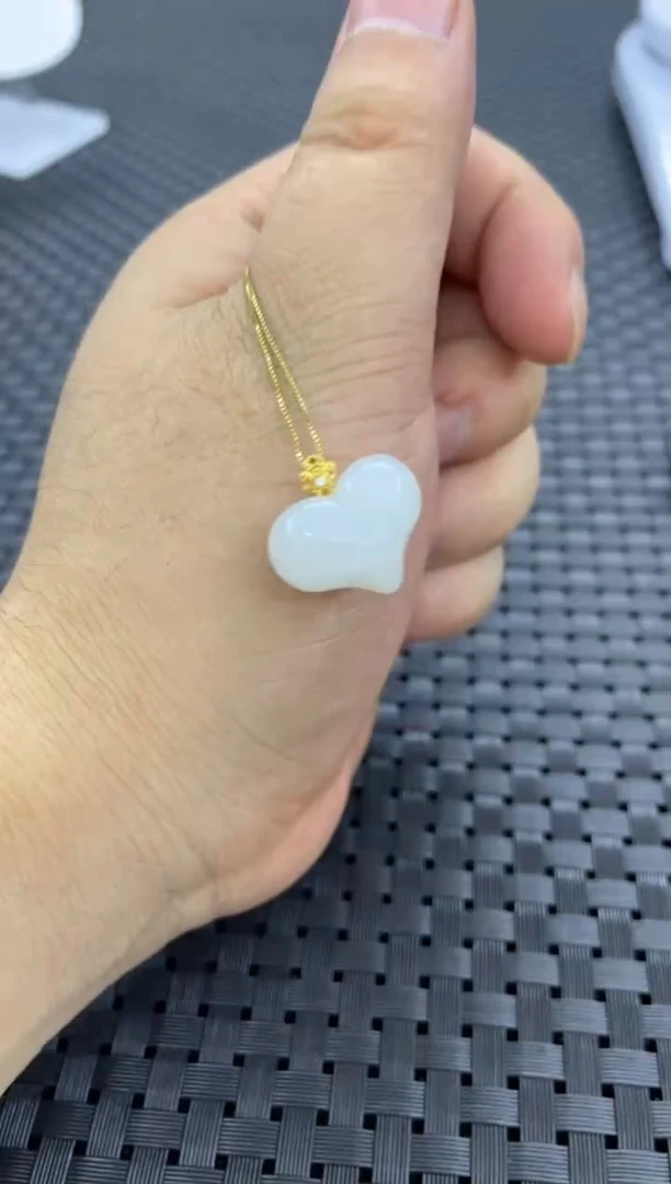 吊坠(不含链)18K金镶嵌和田玉爱心（多样性发一件）D3327-1