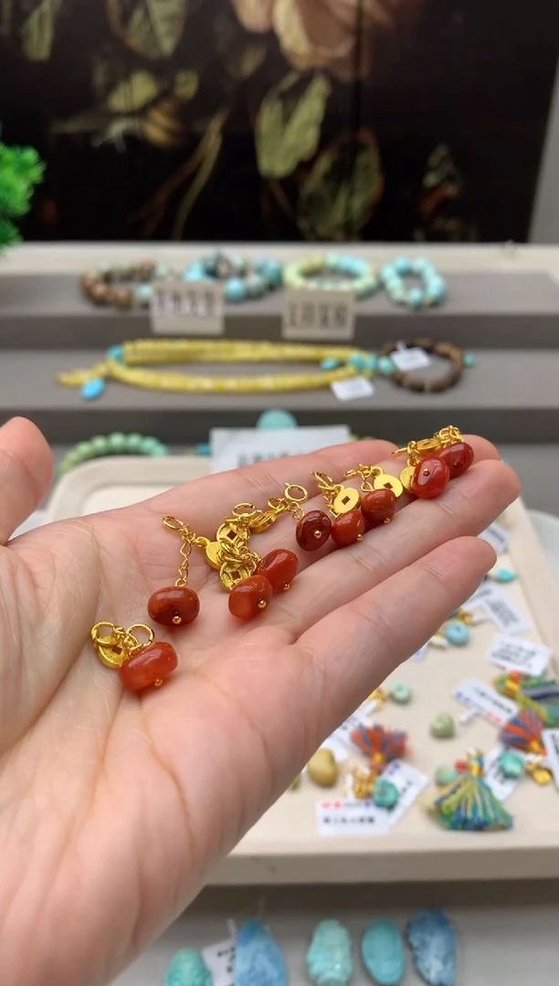 未镶嵌挂件(多样发一颗）南红玛瑙A244