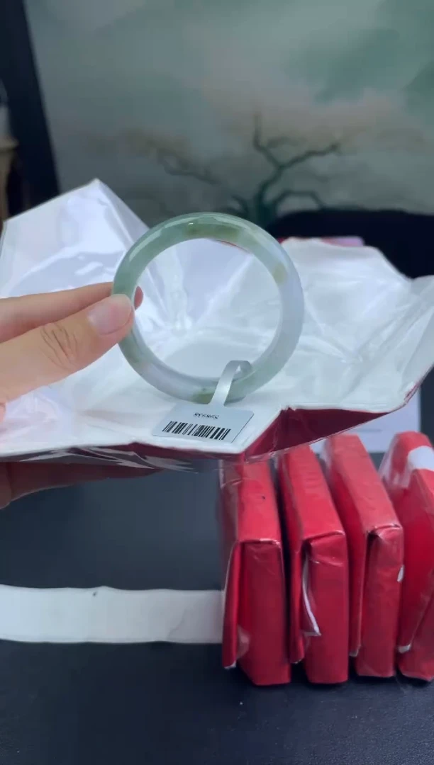 翡翠手镯未镶嵌5翡翠手镯（微瑕）