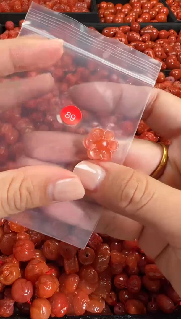 颈饰未镶嵌南红玛瑙1