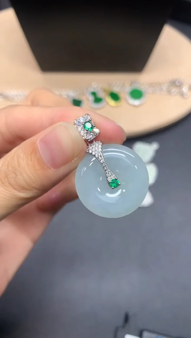 【闪购商品】翡翠吊坠(不含链)银S925镶嵌平安扣【多样性发其一】