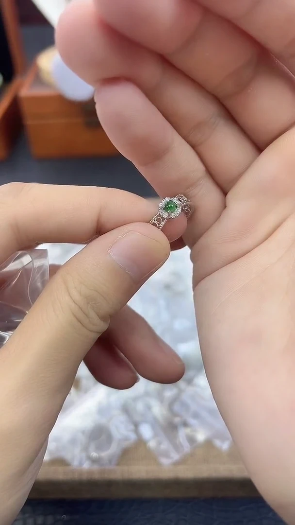 颈饰未镶嵌翡翠单颗蛋面翡翠拉丝戒指
