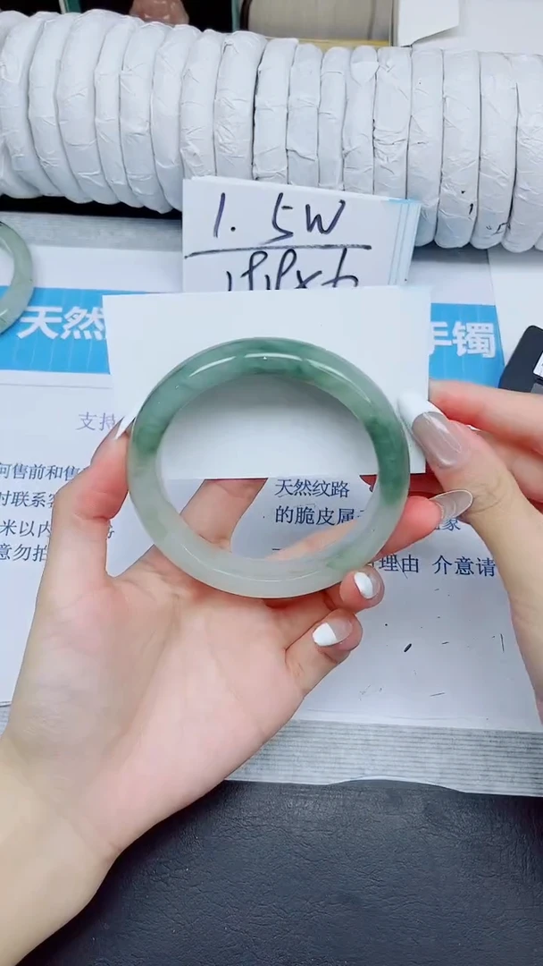 石英质玉手镯未镶嵌115/62.8