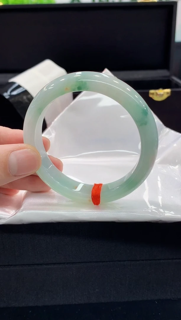 翡翠手镯未镶嵌手镯