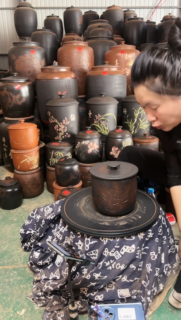 壶瑕疵茶叶罐 小五饼牡丹花  445