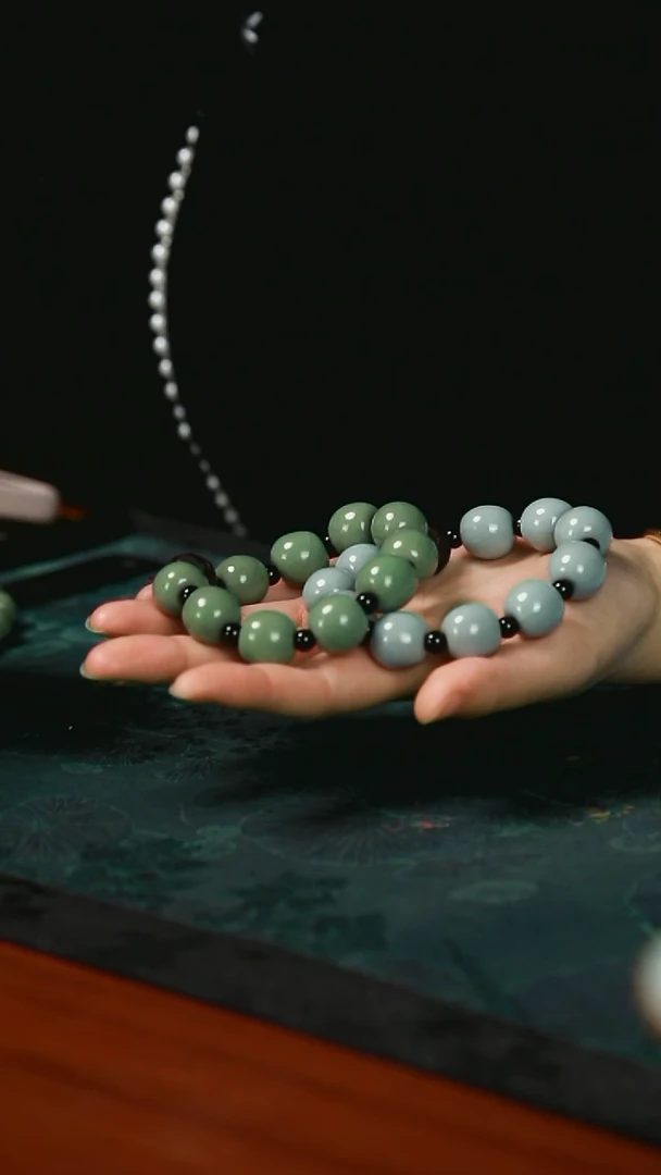 乘**浪豆绿 天青 两串 1.8-2厘米