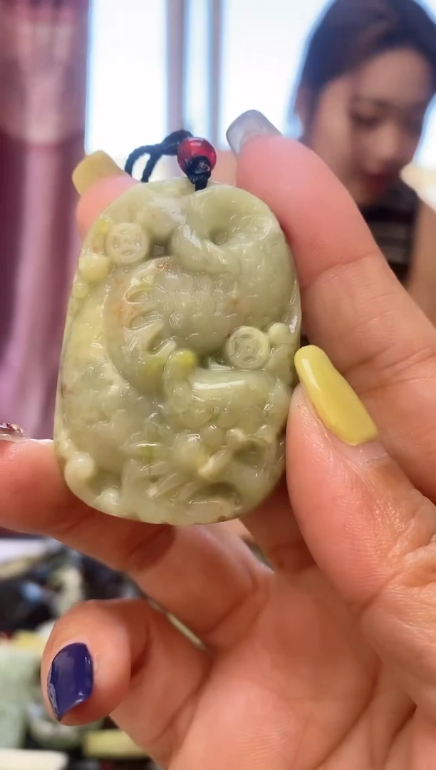 未镶嵌岫玉吊坠