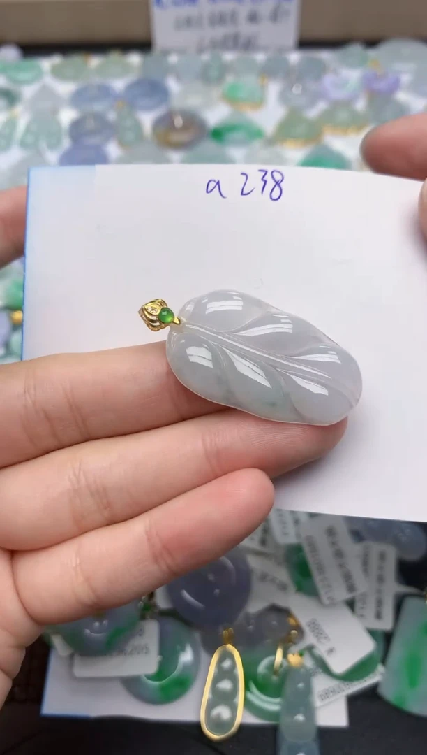 翡翠未镶嵌颈饰天然缅甸A货翡翠