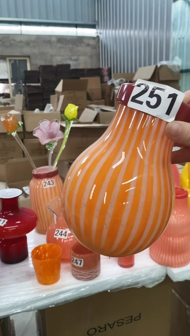 002人工吹制  会出现黑点气泡等现象