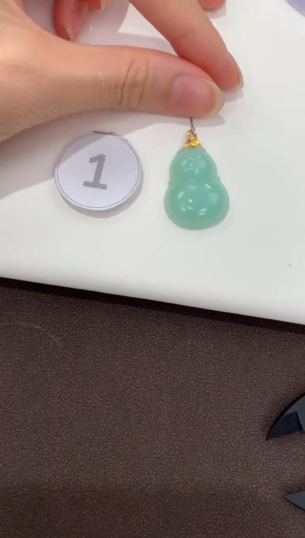 翡翠18K金镶嵌吊坠(赠链)天然缅甸a货翡翠