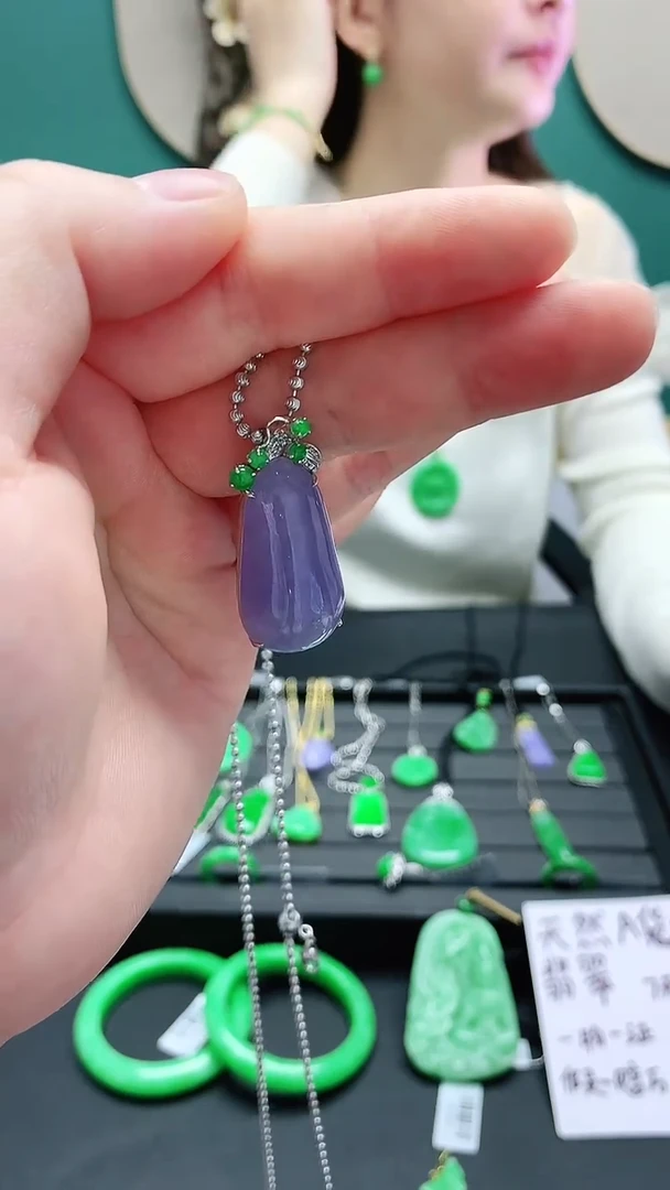 颈饰18K金镶嵌翡翠发**富赠礼盒证书