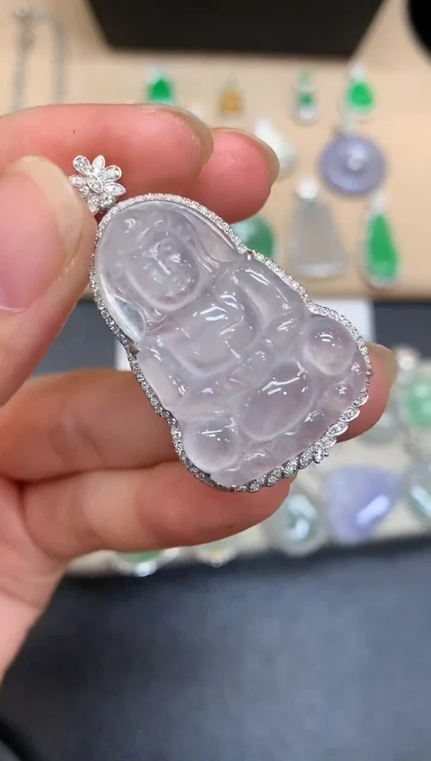 颈饰18K金镶嵌翡翠观音【无服务费