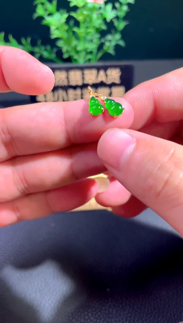 颈饰18K金镶嵌翡翠翡翠