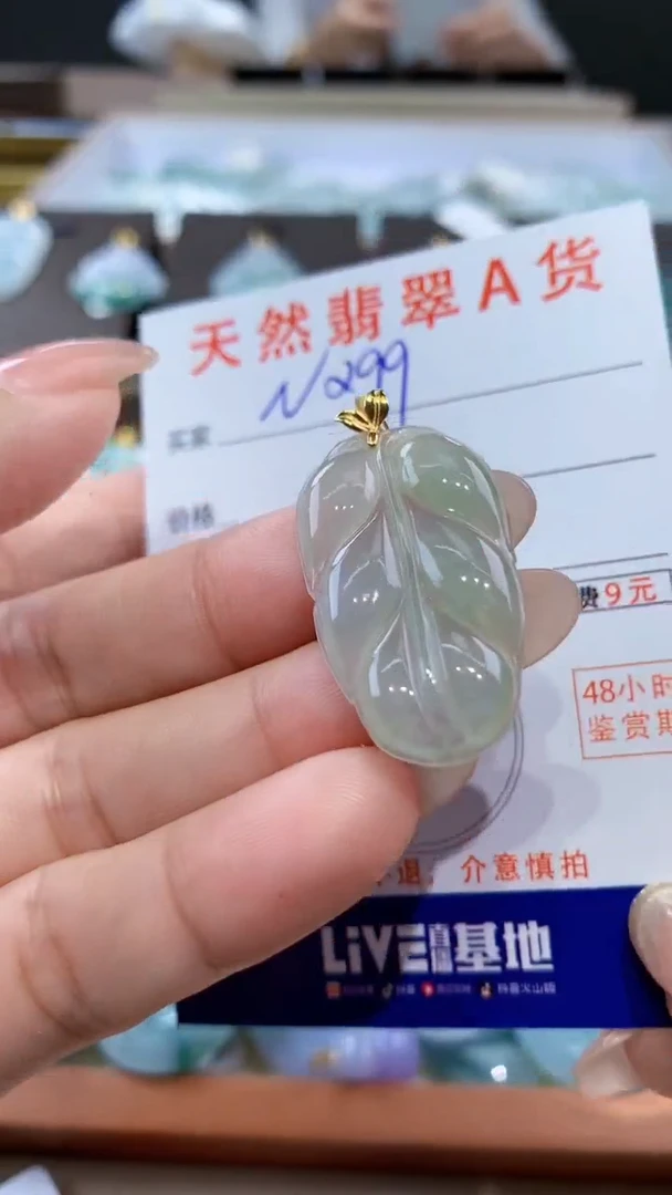 颈饰18K金镶嵌翡翠天然缅甸翡翠A货挂件