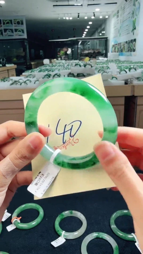 未镶嵌手镯石英质玉（非洲翠）有天然性（洒金亮片/矿点/棉线）140