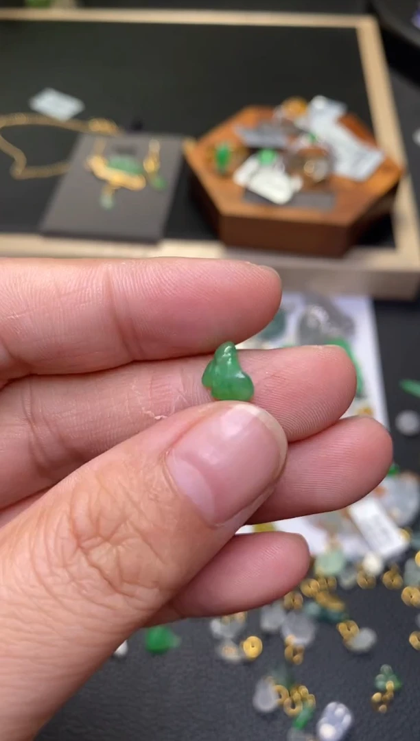 颈饰未镶嵌翡翠净货38476