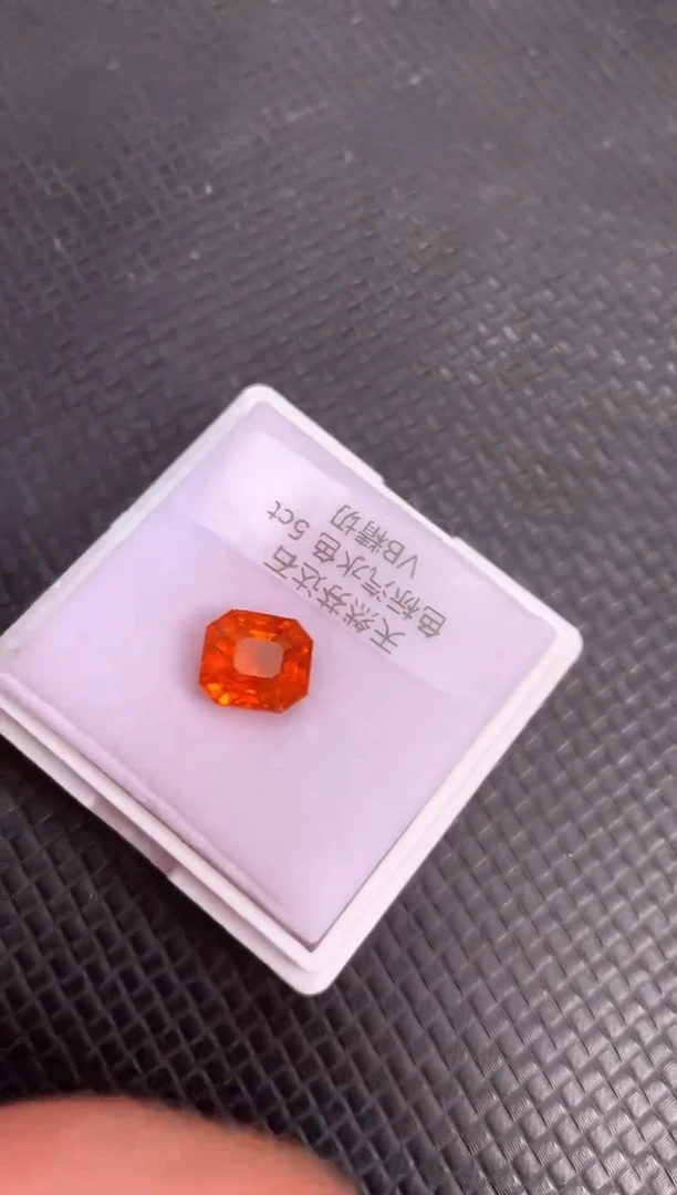 未镶嵌裸石石榴石（芬达石）天然芬达石