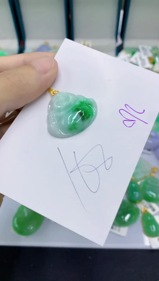 翡翠挂件18K金镶嵌翡翠