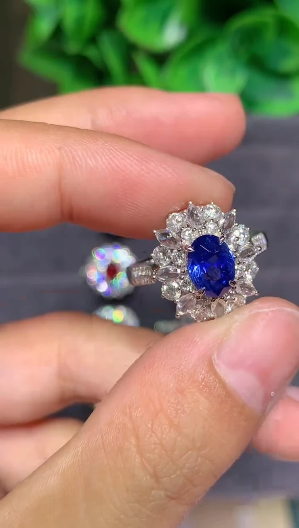 戒指蓝宝石18K金镶嵌1.54CT
