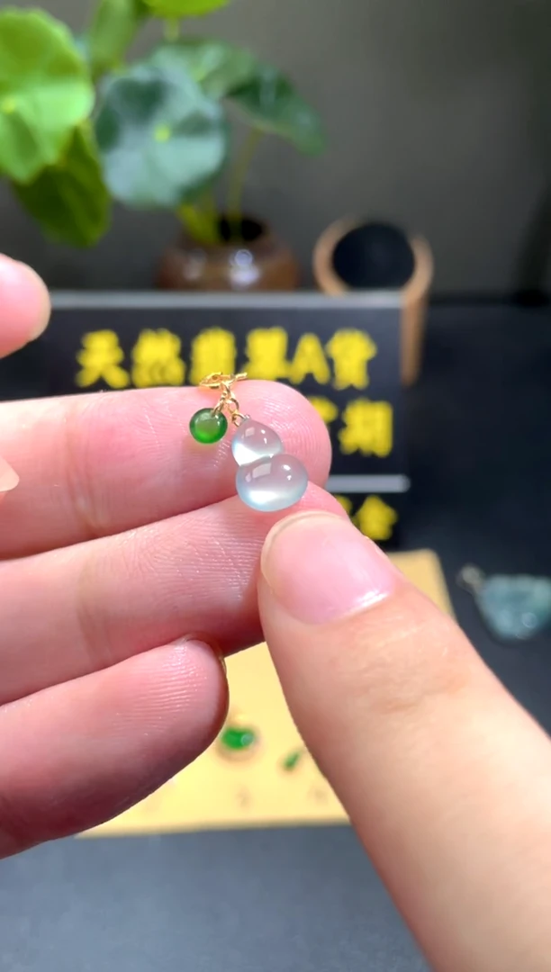 颈饰18K金镶嵌翡翠翡翠A货