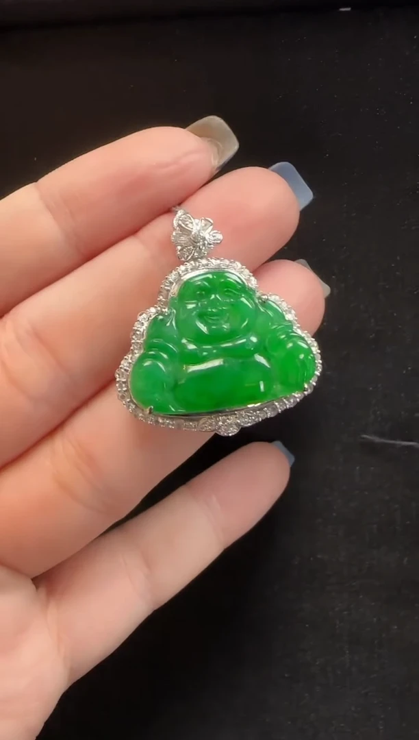 颈饰18K金镶嵌翡翠100玉佛一个