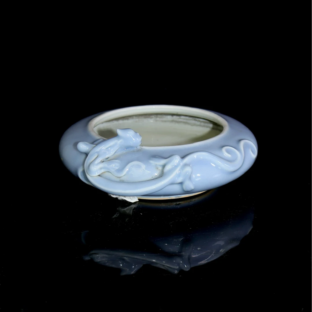65.清晚期天蓝釉螭龙洗
