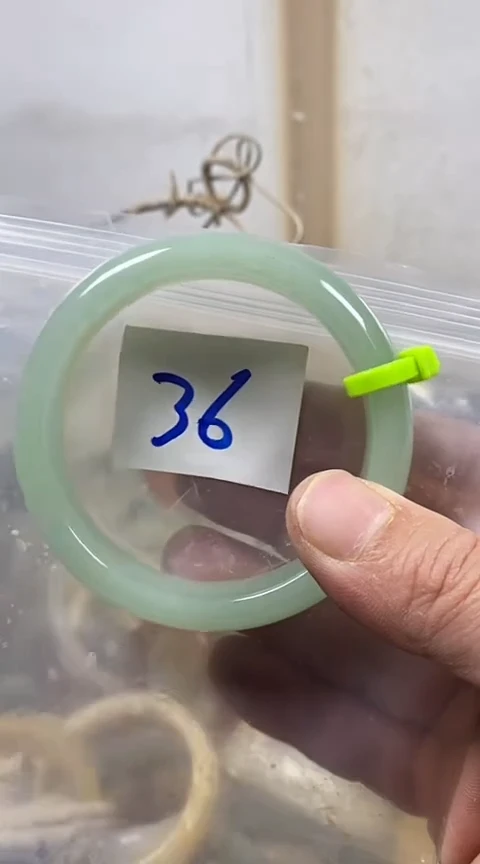 【闪购商品】石英质玉手镯未镶嵌58