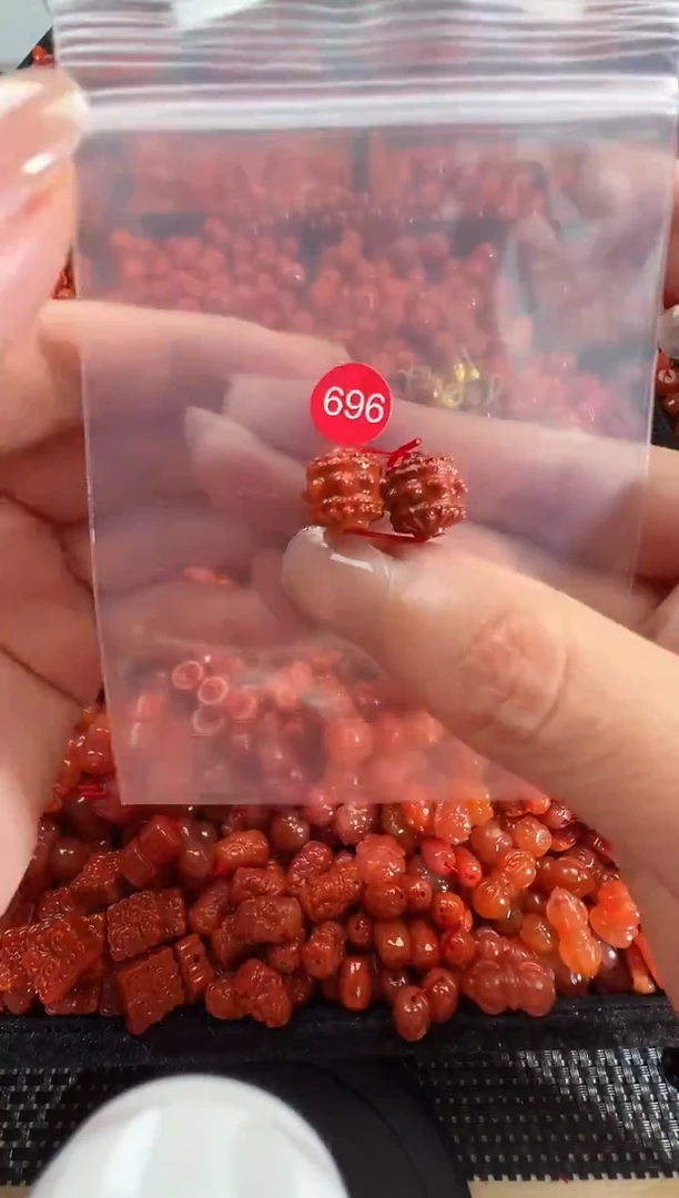 颈饰钛钢南红玛瑙1