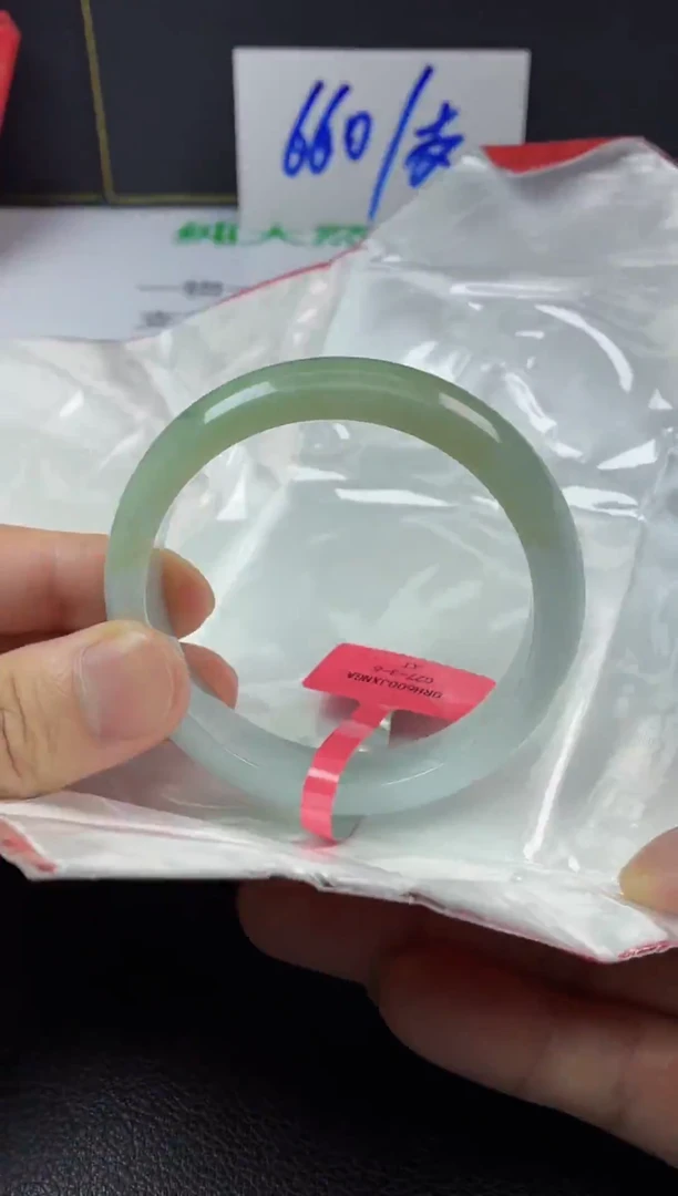 翡翠手镯未镶嵌纯天然A货翡翠手镯