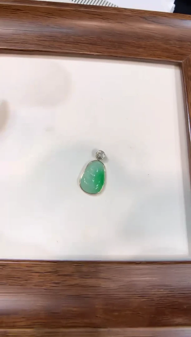 颈饰银S925镶嵌翡翠如意
