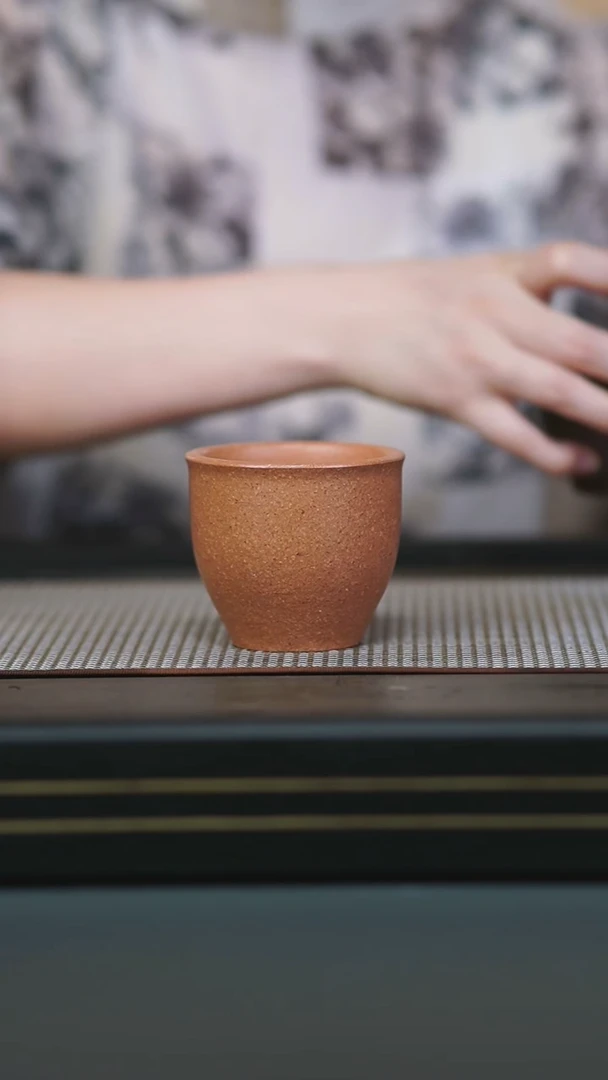 茶壶紫砂05-微瑕黄降坡铃铛杯170cc